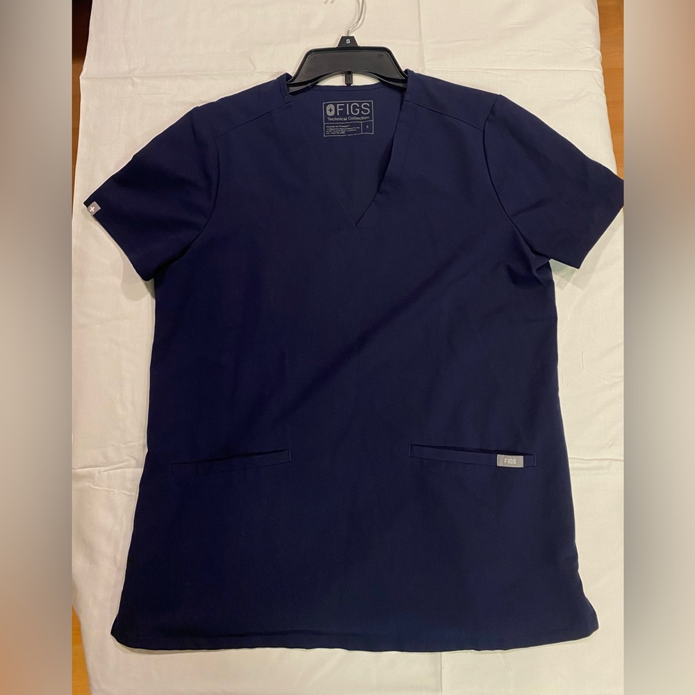 Figs Navy Casma 3 Pocket Scrub Top